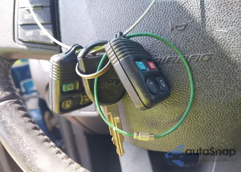 2008 Ford Focus Se/Ses из США, поврежденный, VIN 1FAHP35N18W100434